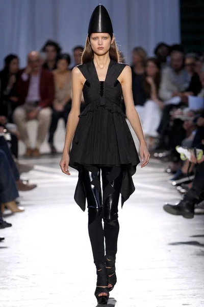 Look 17